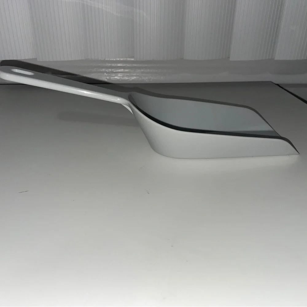 11inch Plastic Gray Food Or Pooper Scooper Brand New For Pets/food/salt/ice